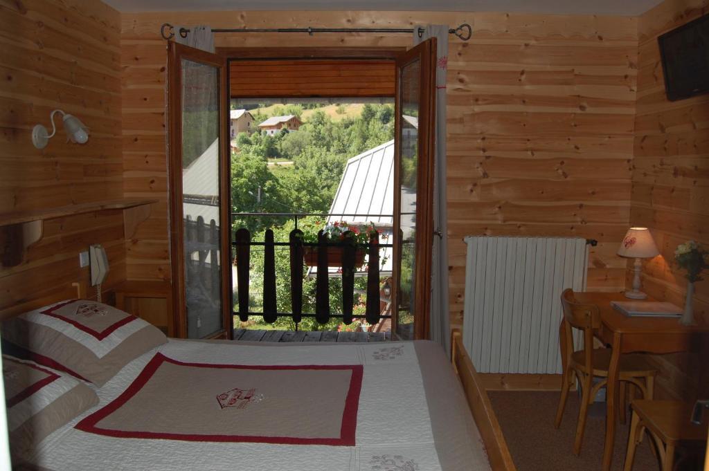 Au Bon Logis Otel Risoul Oda fotoğraf