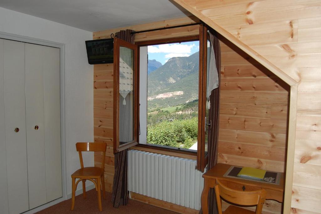 Au Bon Logis Otel Risoul Oda fotoğraf