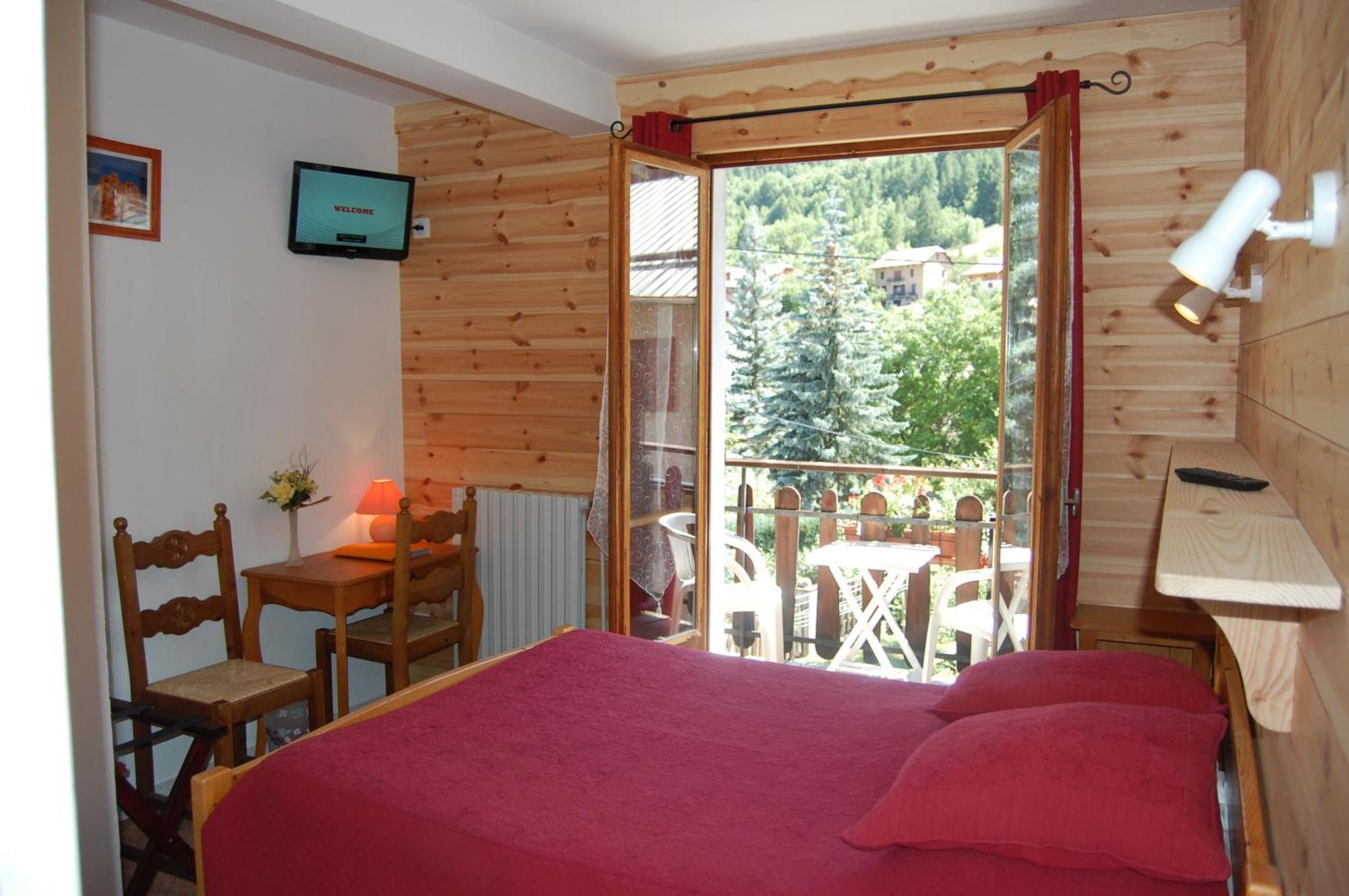 Au Bon Logis Otel Risoul Dış mekan fotoğraf