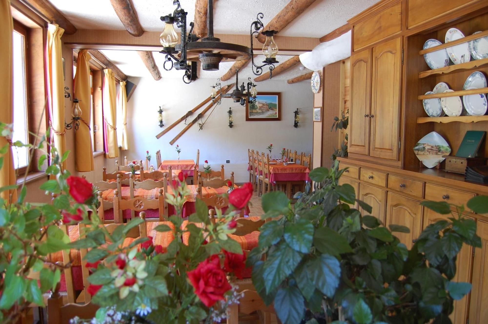 Au Bon Logis Otel Risoul Dış mekan fotoğraf